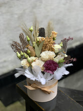 Last inn bildet i Galleri-visningsprogrammet, Flowerbox med friske blomster RUND
